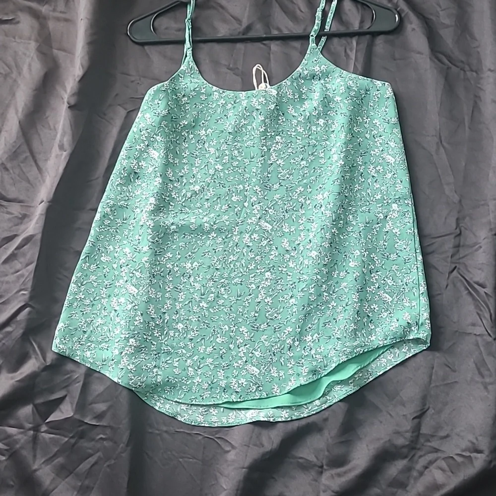 Green top - Picture 2 of 2